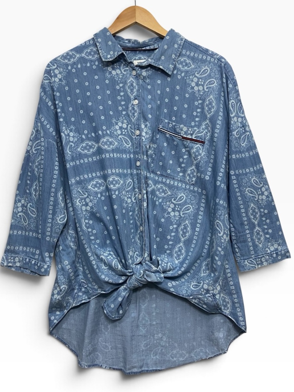 TOMMY Jeans Oversized Blue Paisley Button Up Shirt - Women’s Medium